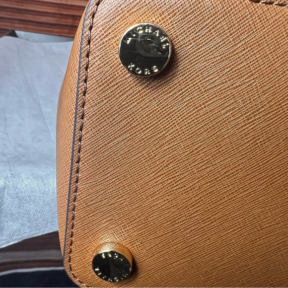 NWT Michael Kors Ciara Large Saffiano Luggage Leather Tote Bag, gorgeous - Picture 16 of 17